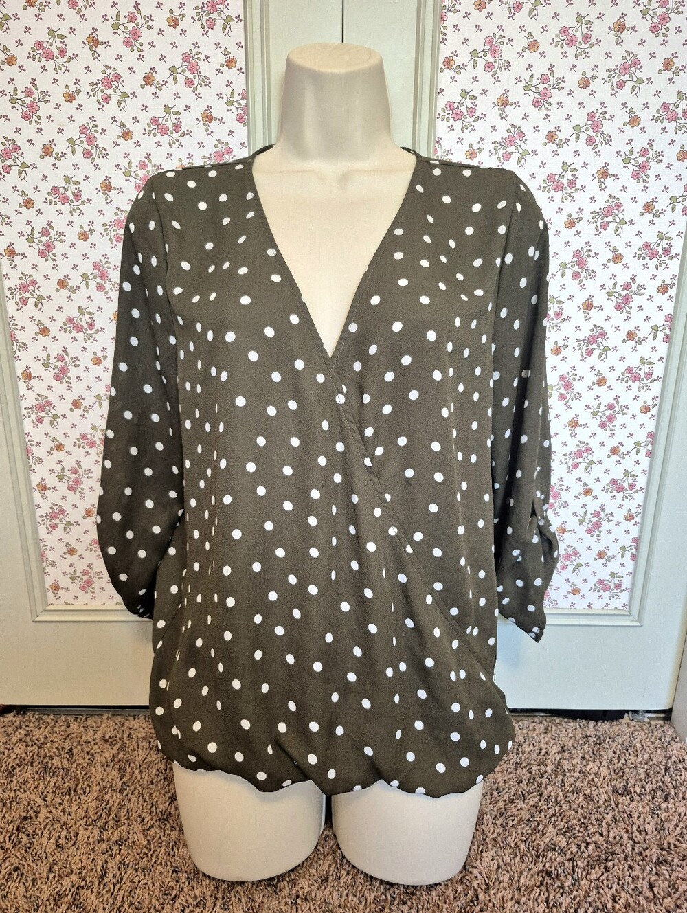New West Kei Olive Green Polka Dot Wrap-Front Women’s Top 3/4 Sleeve Size M